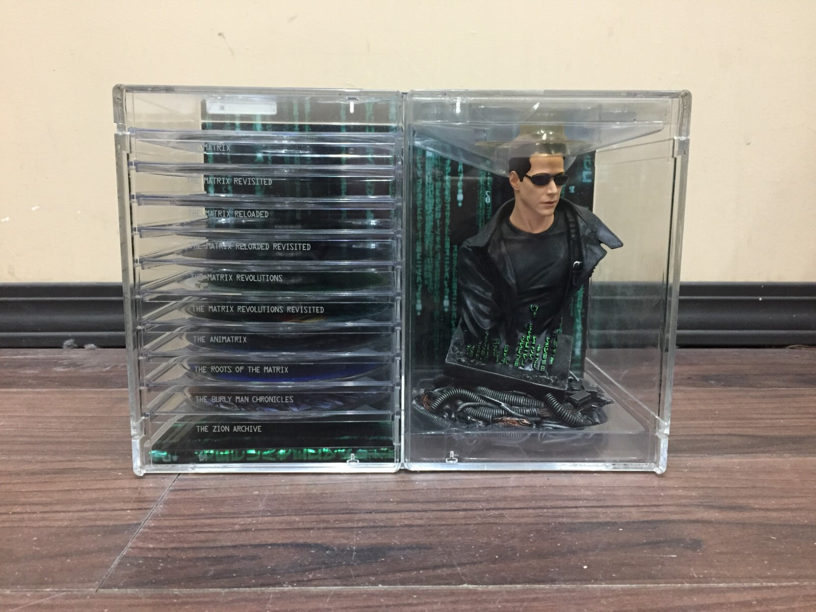 The Ultimate Matrix Collection *PROBLEM WITH DISCS* 10 DVD Set with Neo Bust The Ultimate Matrix Collection *PROBLEM WITH DISCS* 10 DVD Set with Neo Bust
