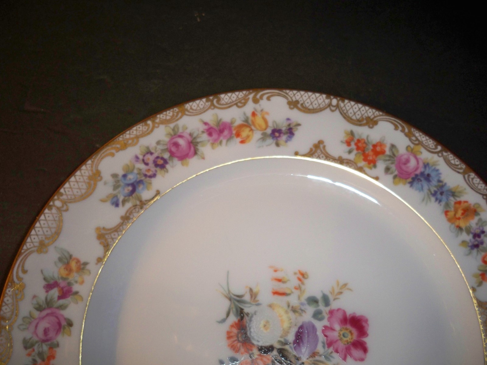 ROYAL BAYREUTH ROB41 DINNER PLATE FLORAL WITH GOLDTONE ACCENTS 9 7/8