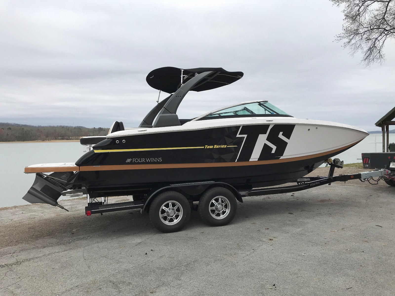 2017 Four Winns TS 242 WakeBoat