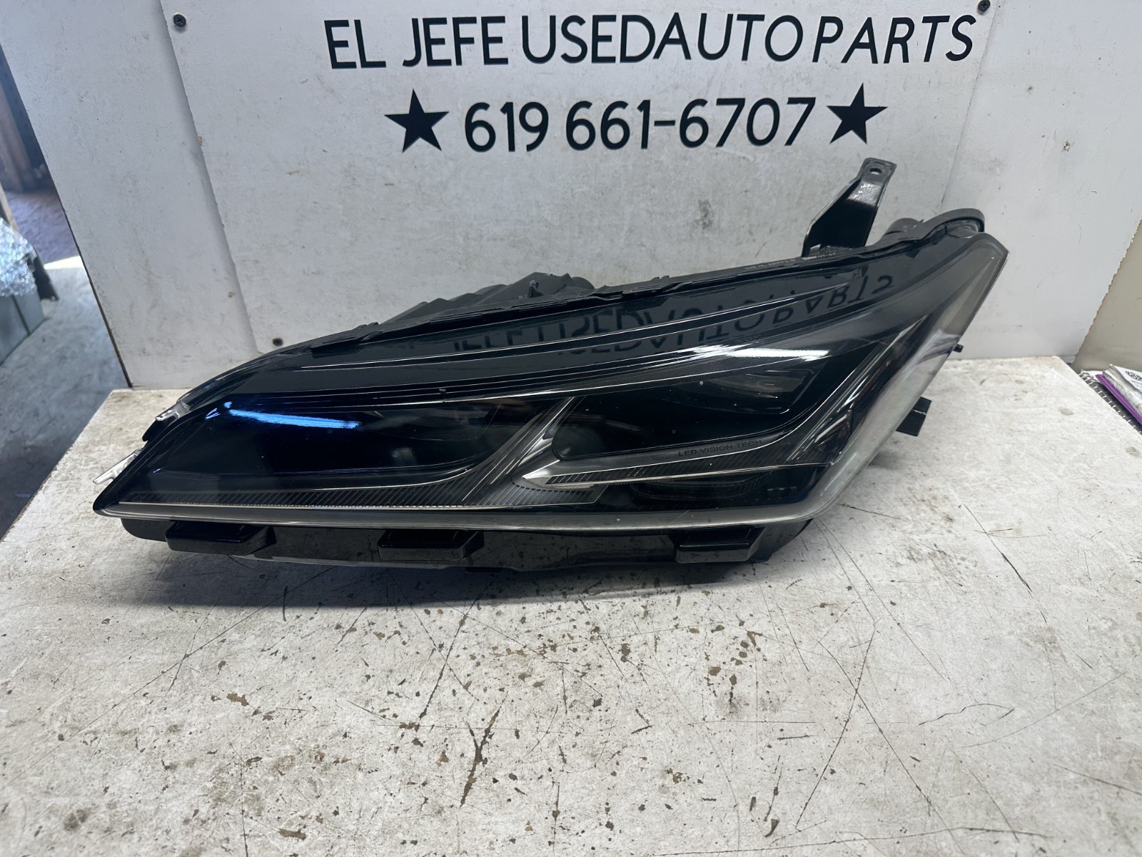 2019 2020 2021 2022 Toyota Avalon LH Driver Side Headlight 81150