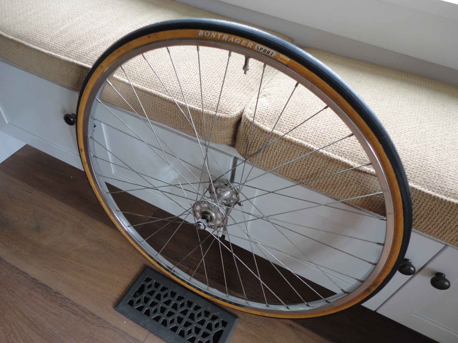 Vintage ARAYA Front Road Clincher Wheel with SUNSHINE Hi