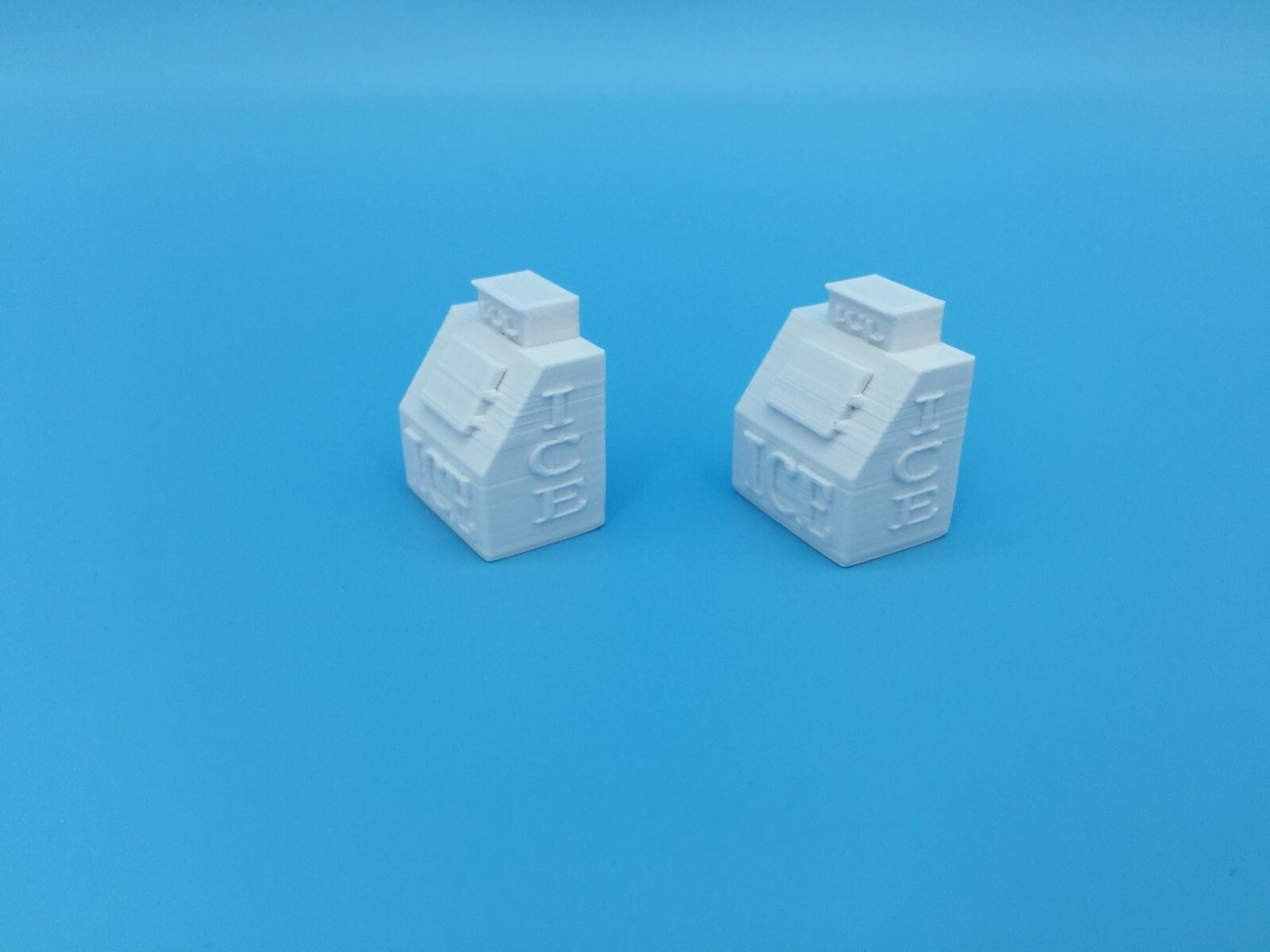 NEW (2) RETAIL ICE BOX ~ ICE COOLER MACHINE - S Scale 1:64 - 40cu LEER or POLAR 