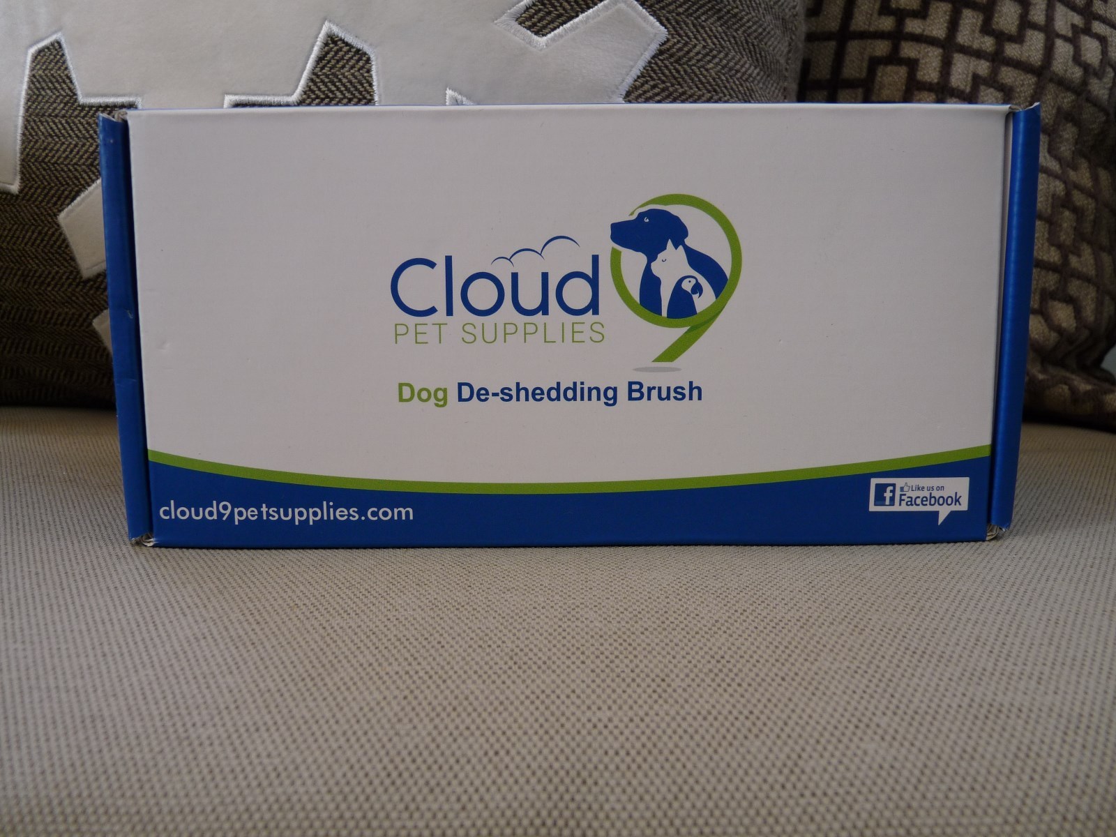 Deshedding tool brush dogs Short, Medium & Long Pet Hair w/ Fur Ejector- Cloud 9
