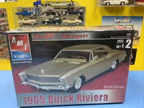 AMT ERTL CLASSIC 1965 BUICK RIVIERA 