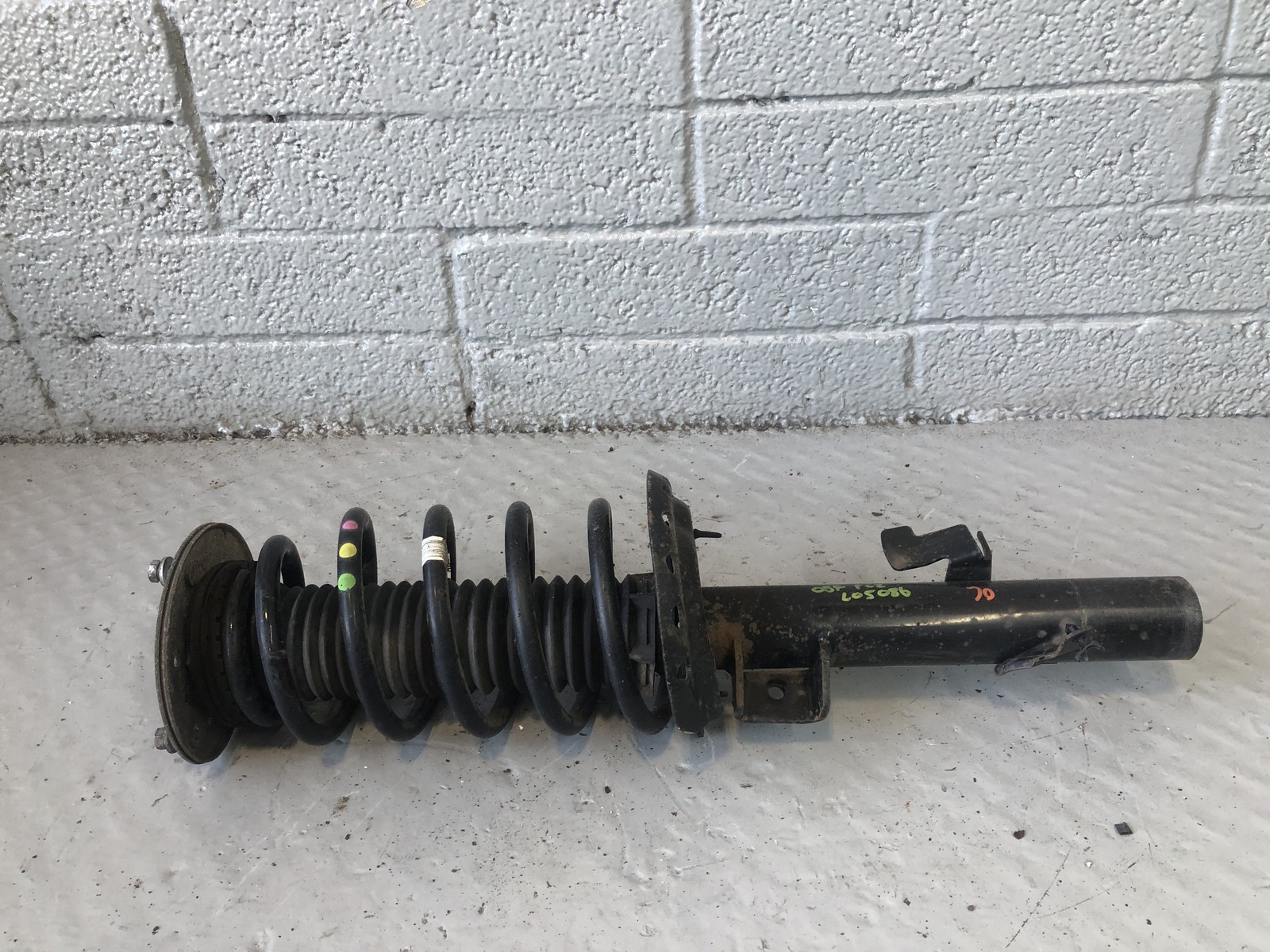 Freelander 2 Suspension Strut Shock Absorber Off Side Front Land Rover L05086