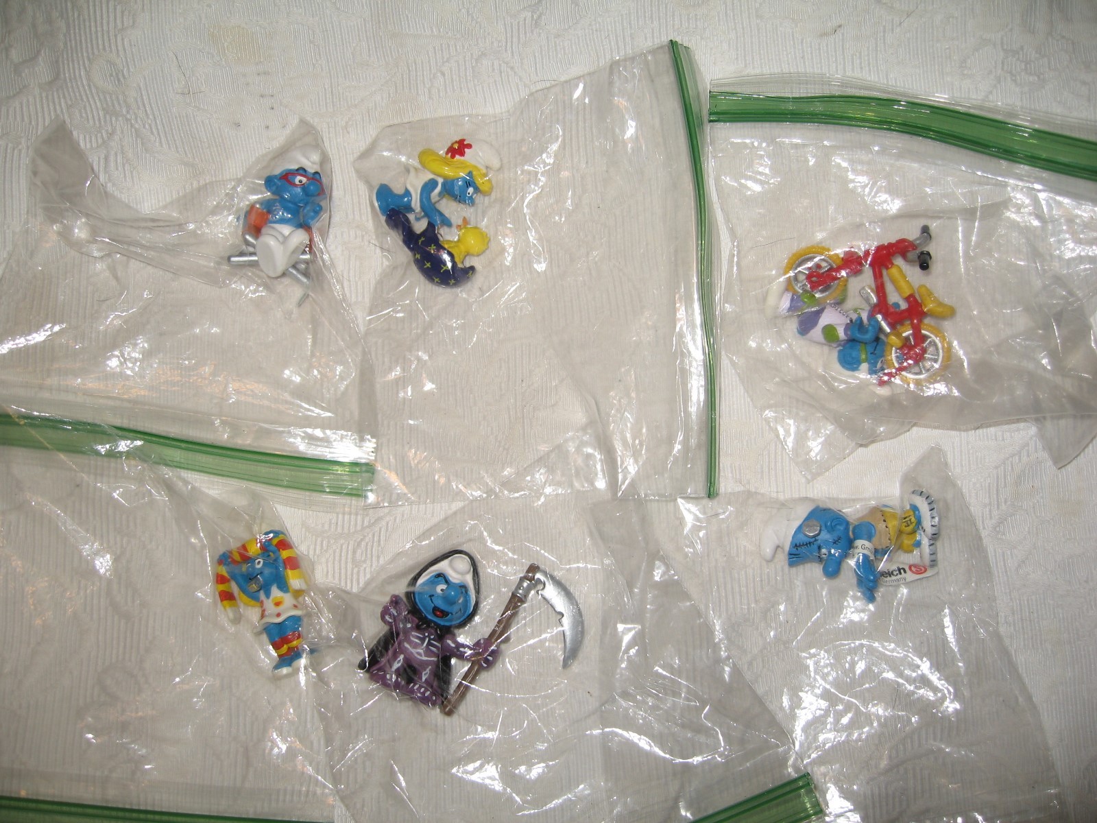 Smurfs - 47 Smurfs and a boat