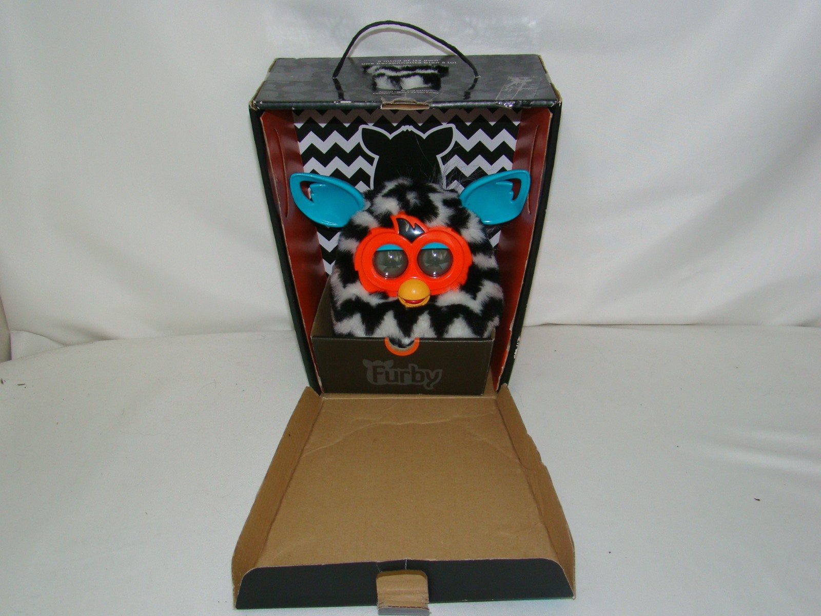 B38 Hasbro Furby Boom Black & White Zig Zag Zebra stripes Interactive toy w/ box