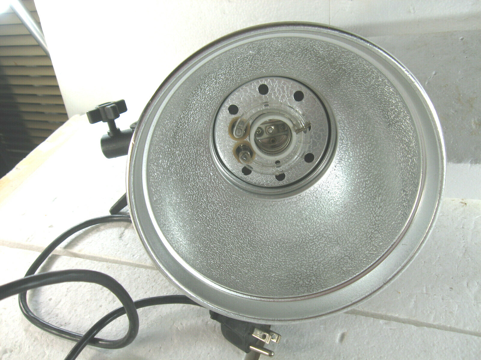 Strobelite Plus Studio Flash Strobe Light with reflector, cord, working