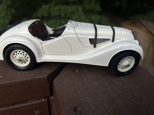 AUTOart 1/18 BMW 328 Roadster ミレミリア1938 BMW 328 Roadster, Mille Miglia 1940, #72 Richter/Briem, 1/18