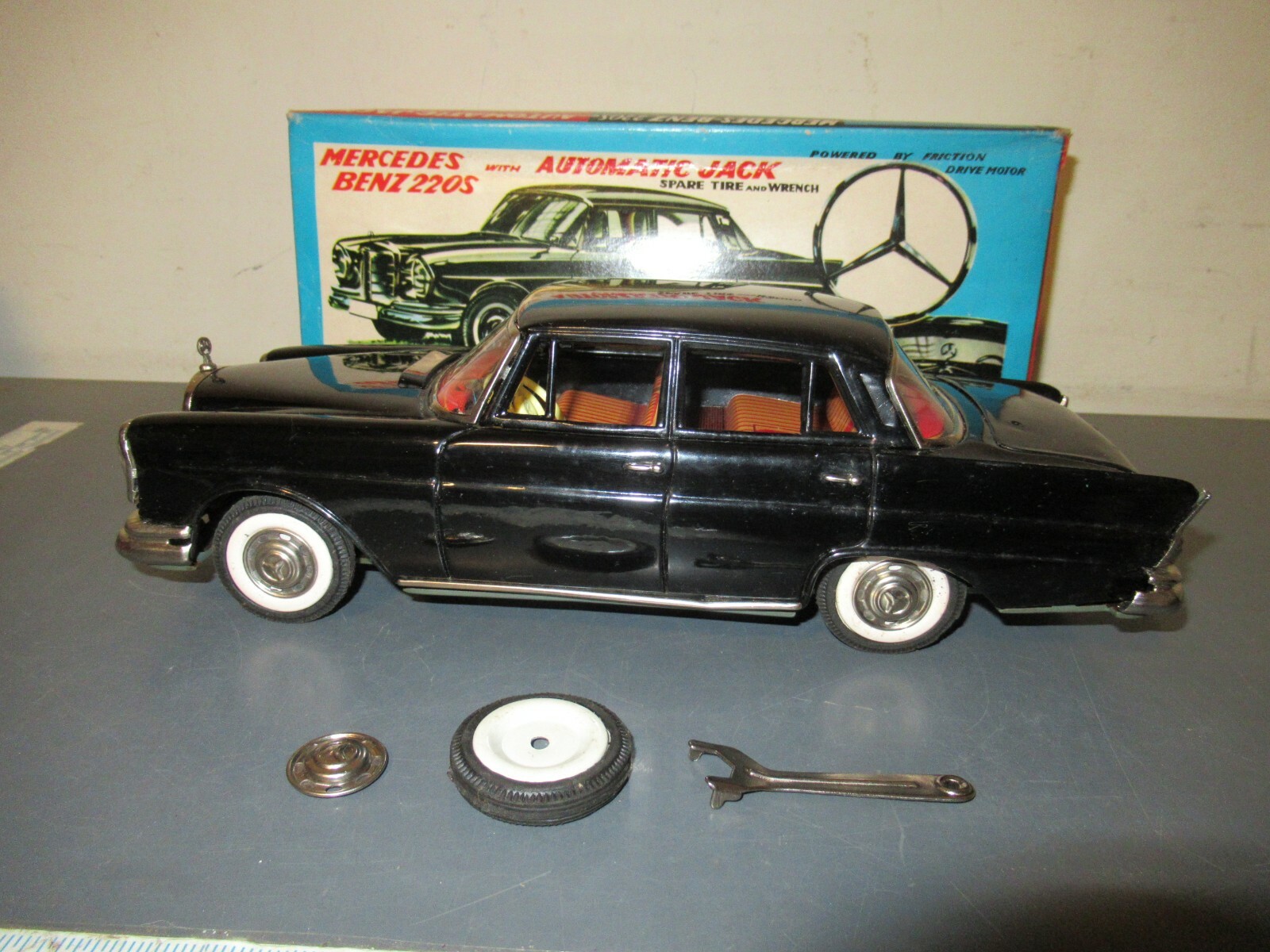 VINTAGE SSS JAPAN TIN FRICTION MERCEDES BENZ 220s AUTOMATIC VINTAGE SSS JAPAN TIN FRICTION MERCEDES BENZ 220s AUTOMATIC