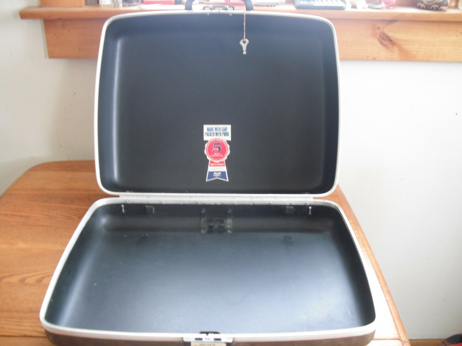 Vintage Smith Corona Electra 120 Portable Typewriter w/Hard Case & Key