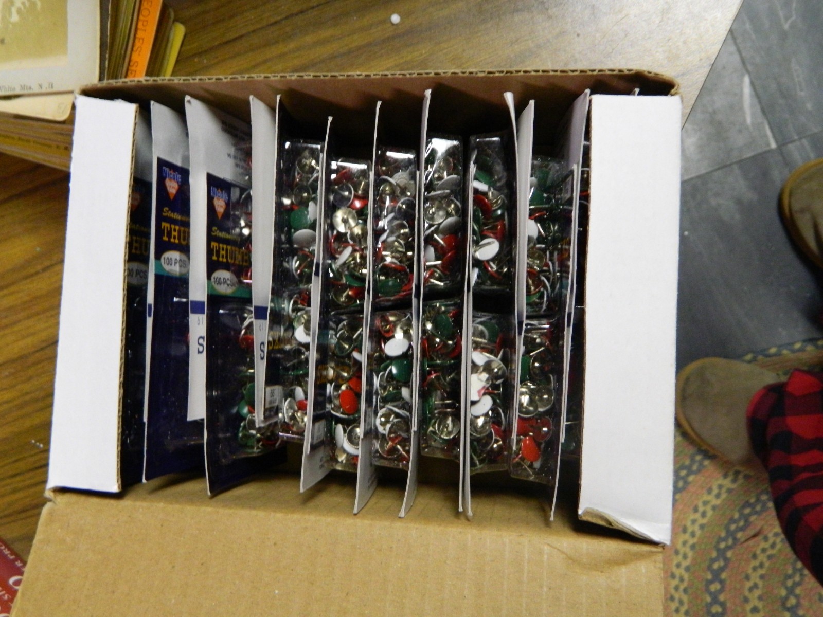 New NOS 2400 thumbtacks colorful crafts office more case 100 pieces per PKG