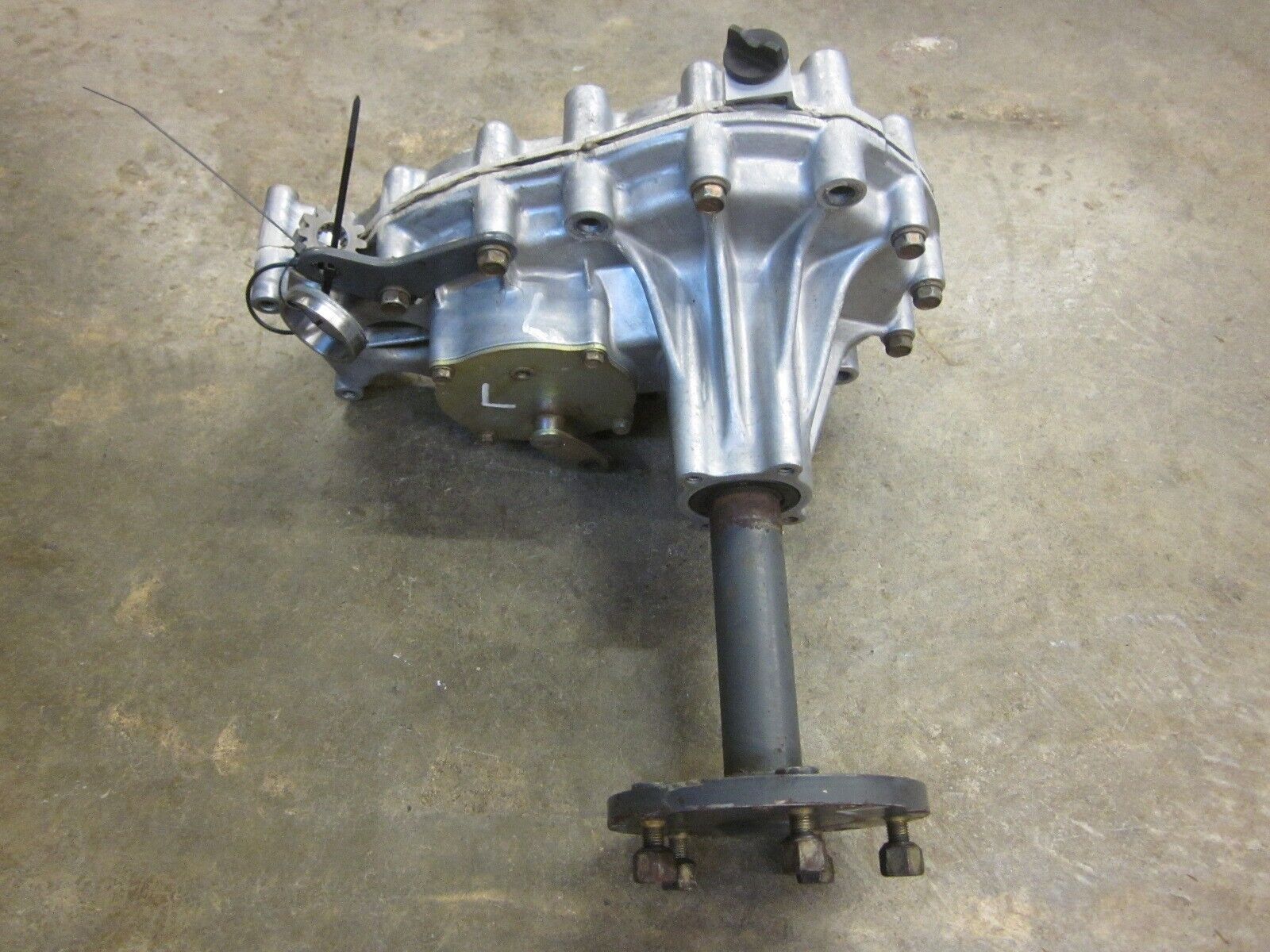 Kubota ZD28 Zero Turn Mower Final Drive Gear Case Rear Axle K3111-17280 Kubota ZD28 Zero Turn Mower Final Drive Gear Case Rear Axle K3111-17280