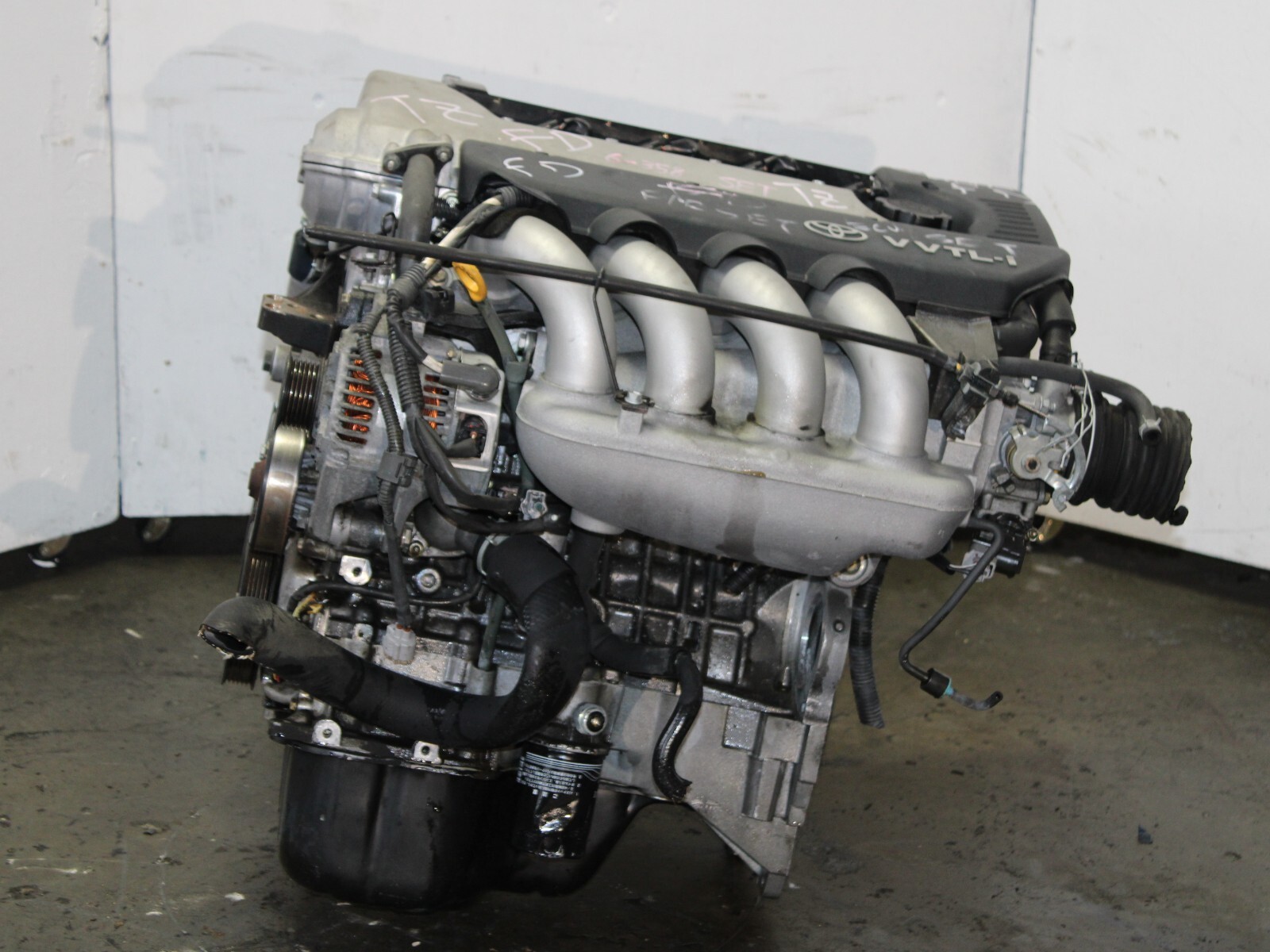 2005-2006 Toyota Corolla XRS 1.8L VVTI JDM 2ZZ-GE Engine 4