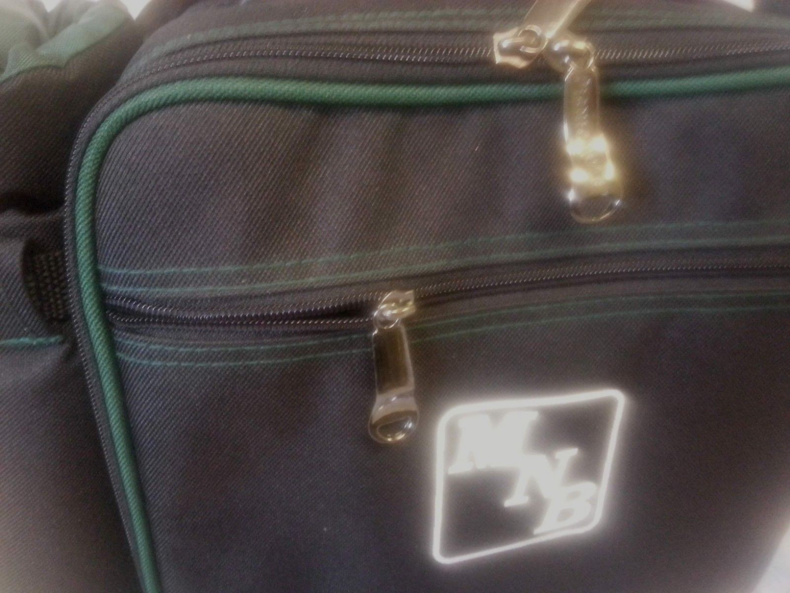 Picnic Time~ Insulated Wine and Cheese Tote Cooler Lunch Pack Black & Green Nice