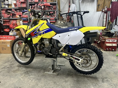 SUZUKI DRZ400 ローシート　黄色 A New DRZ400! 6 Speed & EFI – Bikes That Need To Be Made