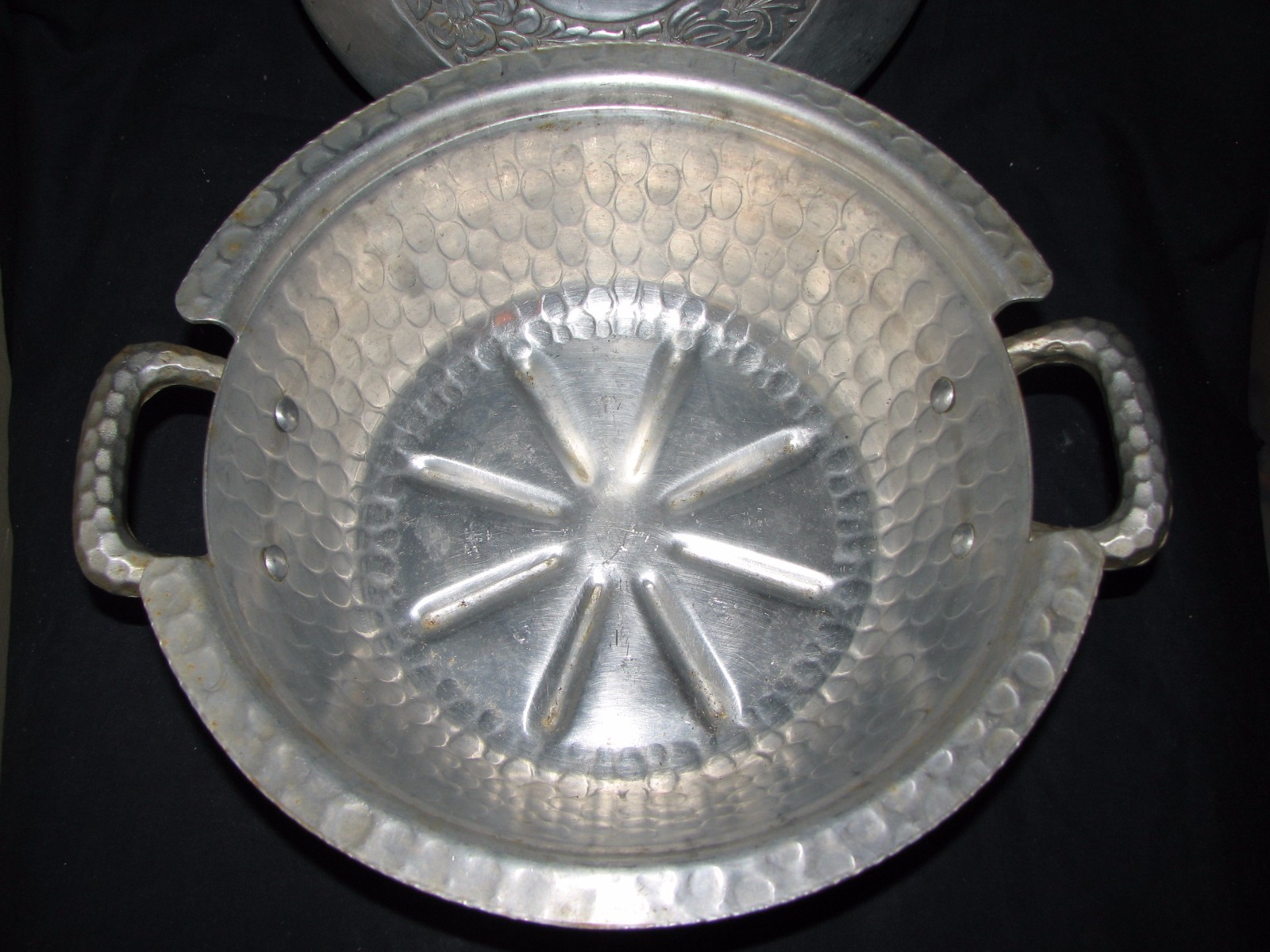 Vintage Everlast Forged Aluminum Floral Design Covered Serving Bowl Dish 9 1/2