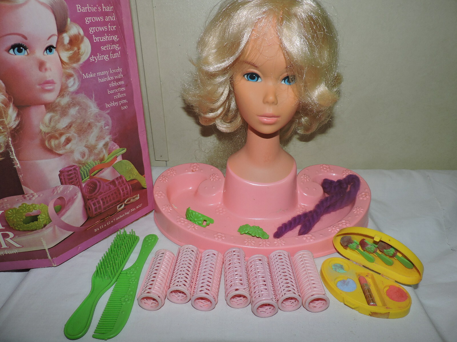 Vintage 1972 Barbie Beauty Center Make-up & Hair Styling Center Mattel with Box