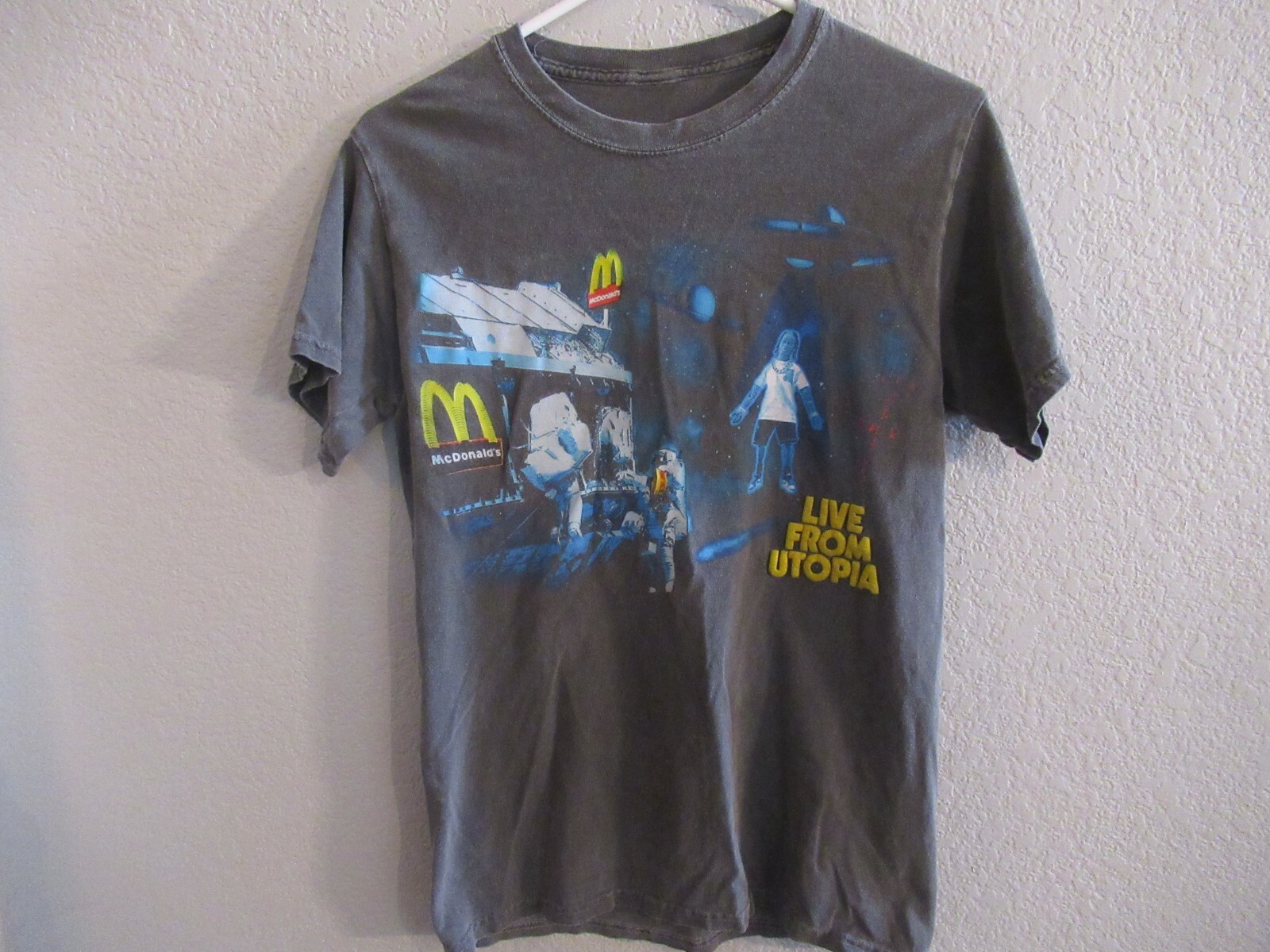 Tシャツ・カットソー Travis Scott x McDonald's Live From Utopia T-shirt Travis Scott x McDonald's Live From Utopia T-Shirt | PacSun