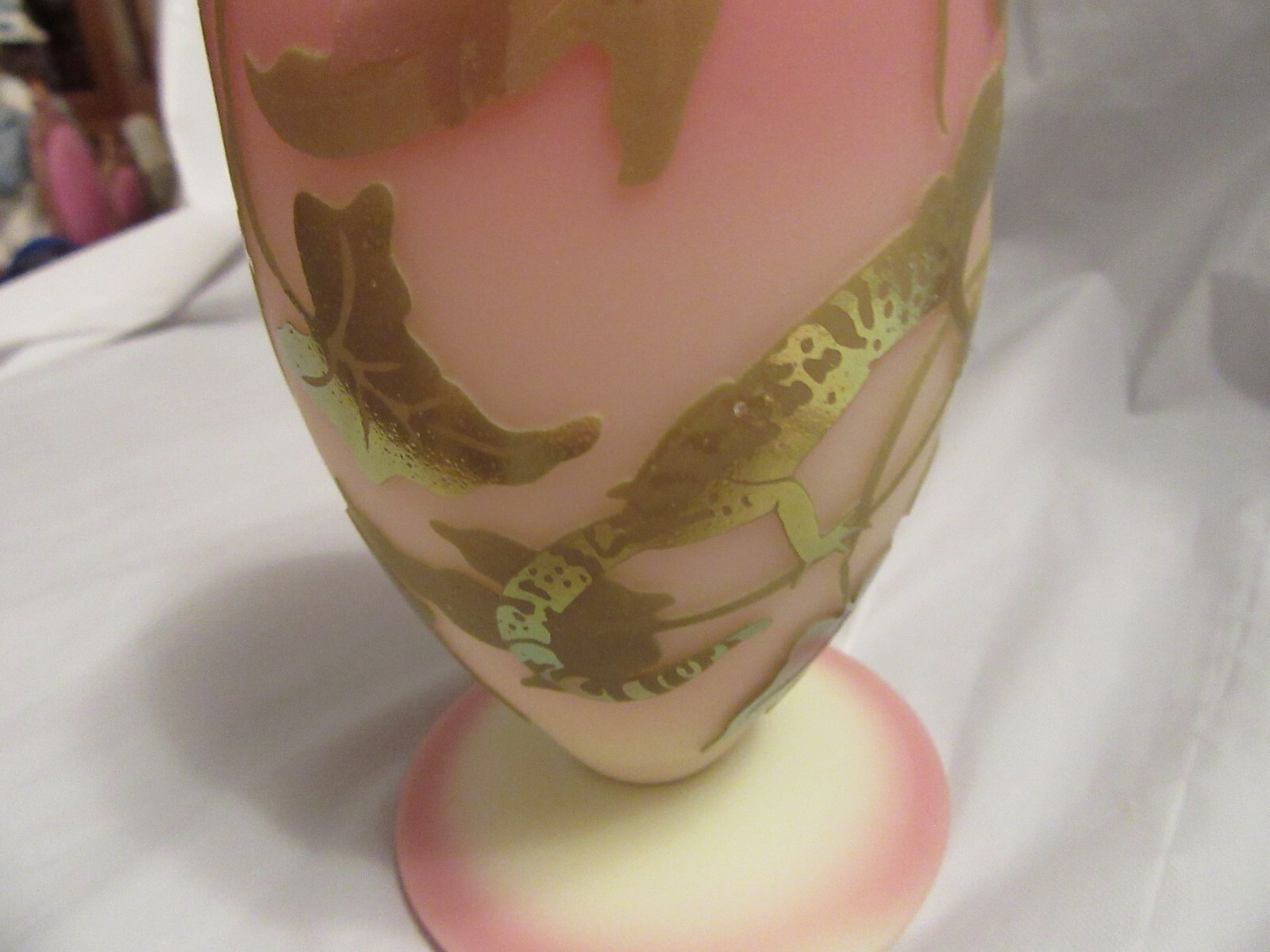 Fenton Camo Vase KesleyBomkamp made iin heaven Iguama pinkgold excellent