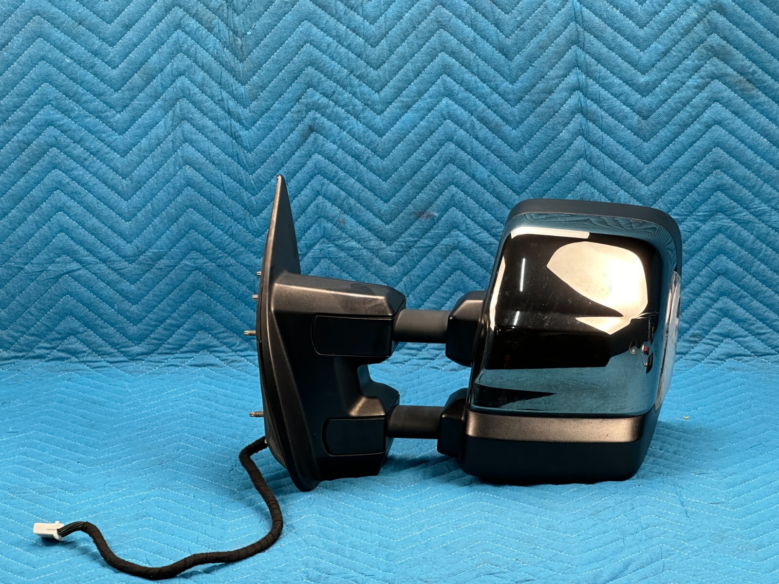 Nissan Titan XD Driver's Rear View Mirror Black:G41 96302