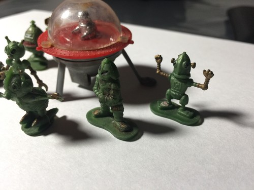 Vintage 70s? 80s? Alien Spaceman Robots Vending Machine Mini Figures Lot of 7