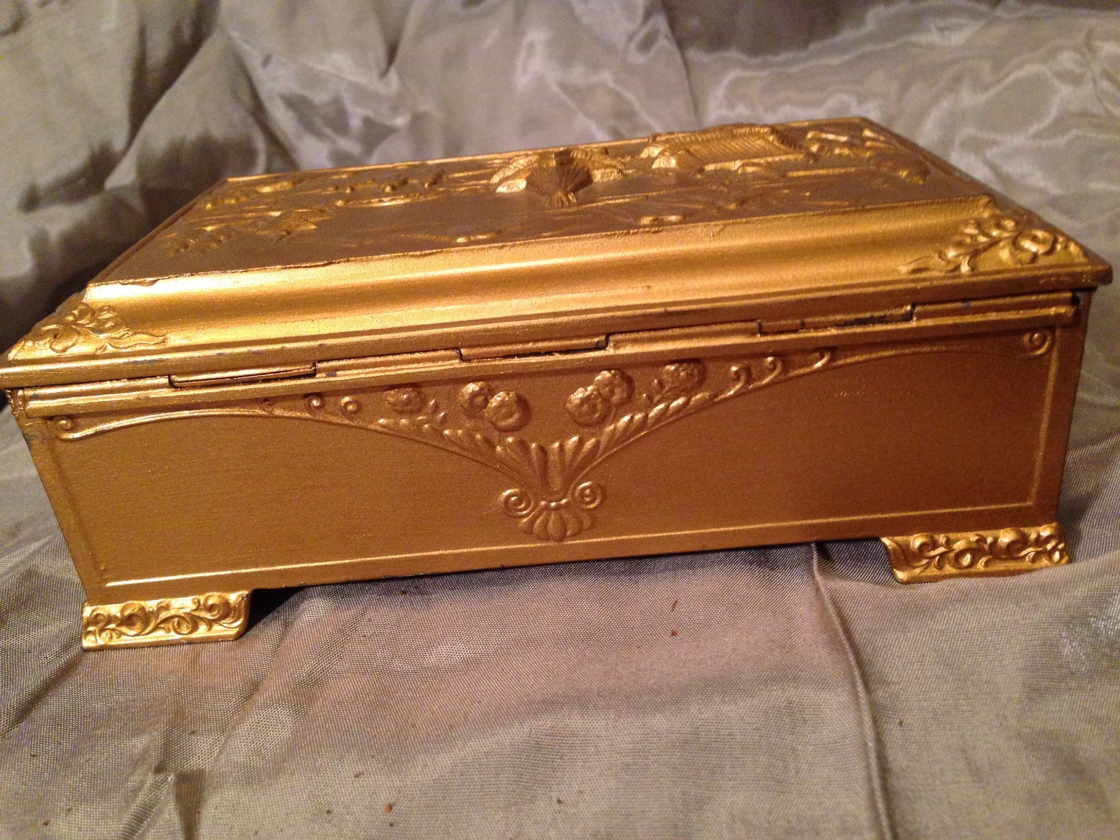 OCCUPIED JAPAN METAL JEWELRY TRINKET BOX WOOD LINED MT FUJI FIGURES PALACE