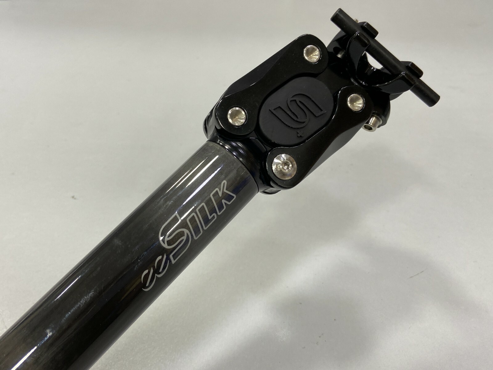 Cane Creek eeSilk+ Carbon 35mm Travel 31.6x362mm Suspension Seatpost (Black) Cane Creek eeSilk+ Carbon 35mm Travel 31.6x362mm Suspension Seatpost (Black)