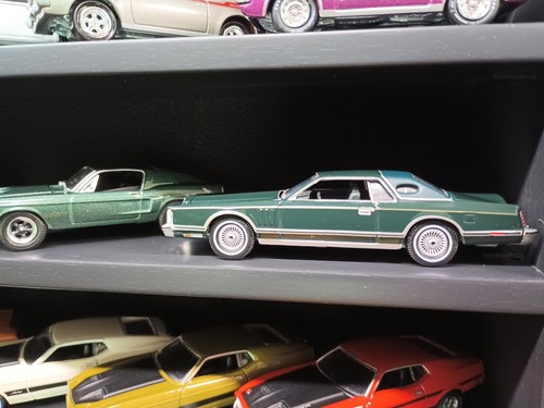 Auto World 1978 Lincoln Continental Mark V midnight jade Auto World 1978 Lincoln Continental Mark V midnight jade