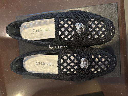 CHANEL ベージュ・黒 ミュール 35 chanelcaptoemules.jpg