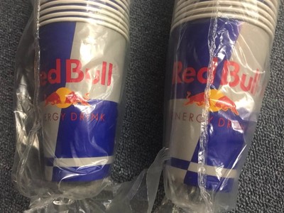 Red Bull Kühlschrank In Dosenform : Red bull bullenrunde dosentrager tablett zugabe neu ovp Red Bull Kühlschrank In Dosenform : Red bull bullenrunde dosentrager tablett zugabe neu ovp