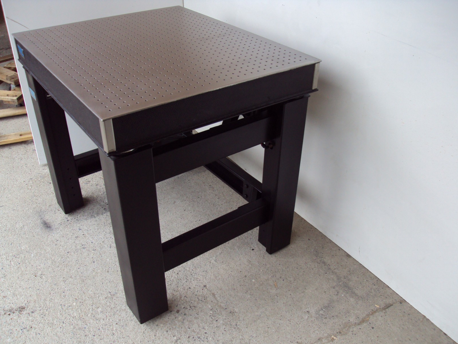 crated TESTED TMC OPTICAL TABLE, MICRO-G SELF LEVEL ISOLATORS breadboard lab