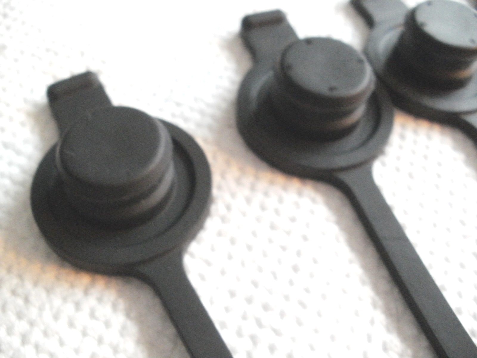 Lot of 5 Dust Protection Plugs,1/2 In PARKER H4-65M