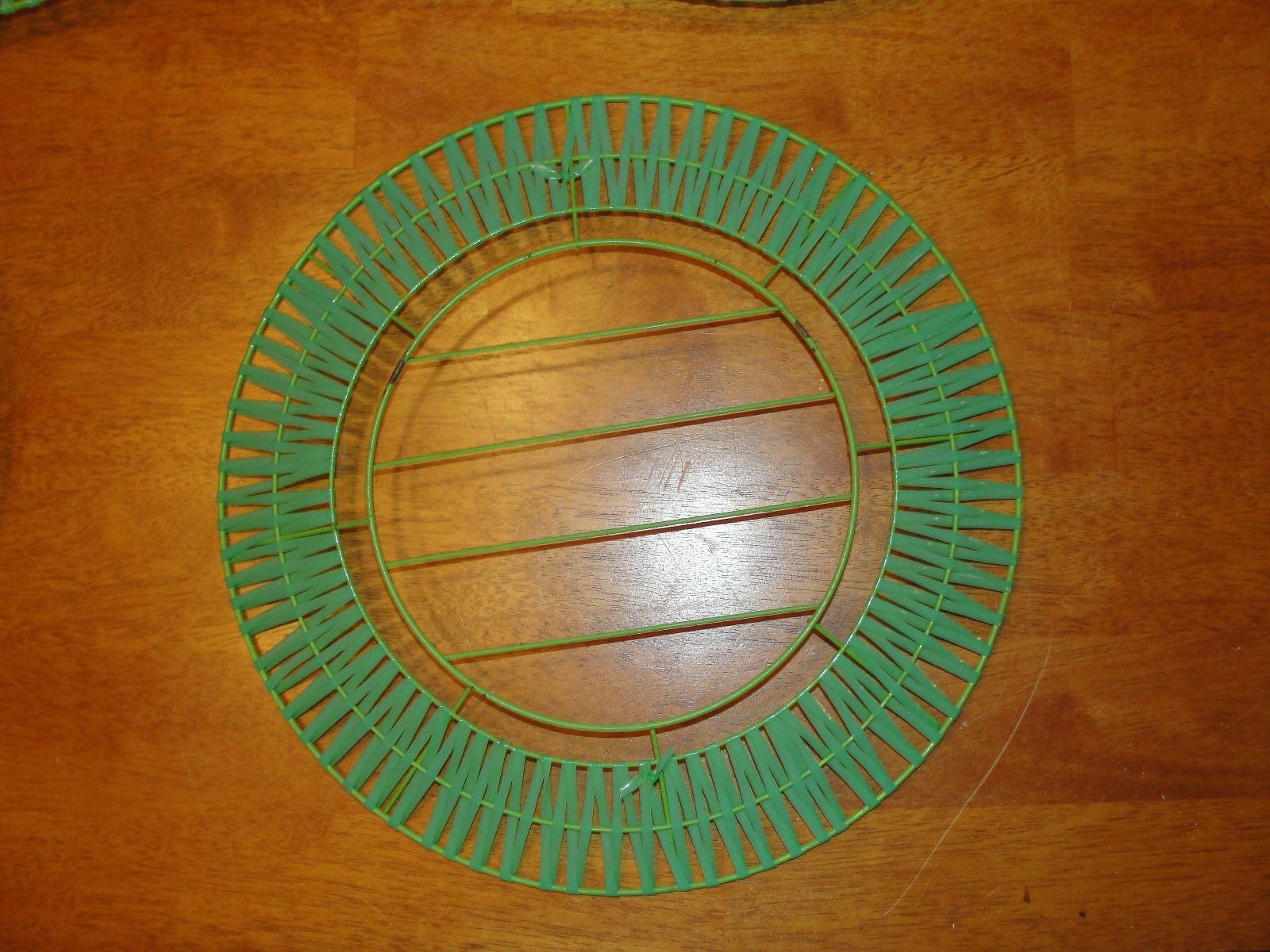 Lot 4 Vintage Metal/Plastic Paper Plate Holders Picnic Serving Trays Retro Rare