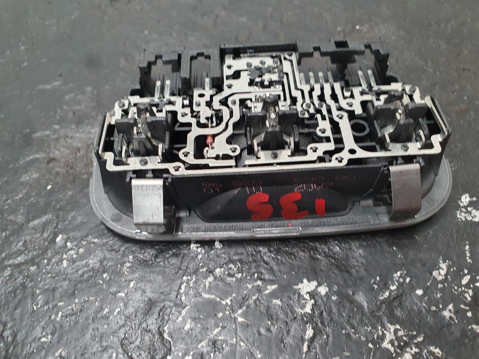 2009 Peugeot 308 COURTESY LIGHT T7 09/07-01/14 P/N 9682063880 image 5