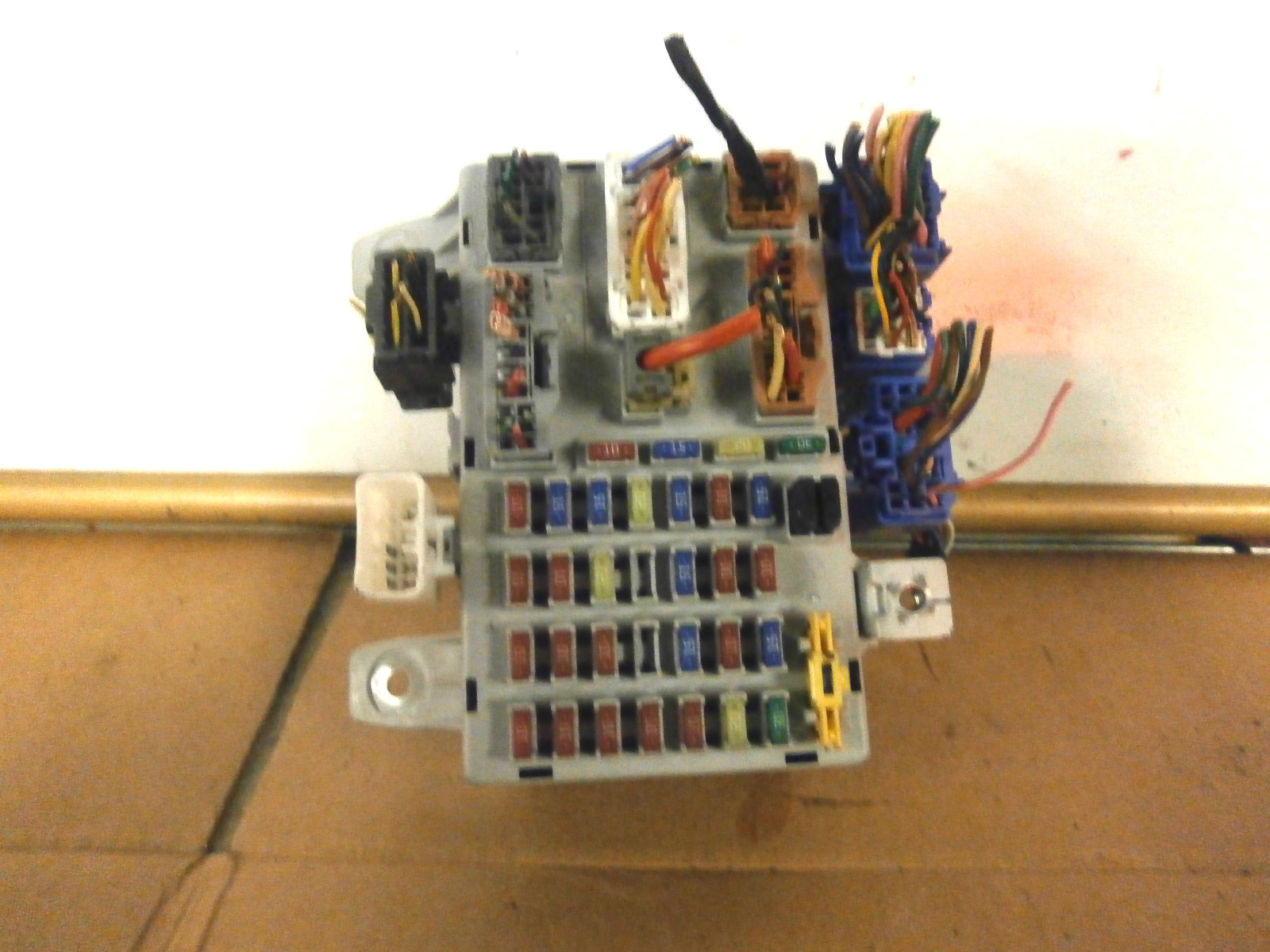 HYUNDAI GETZ 2002-2005 INTERNAL INTERIOR UNDER DASH FUSE BOX 91198-1C100