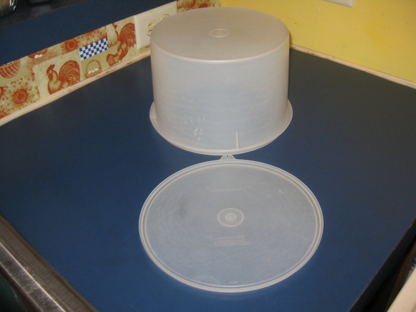 Vintage Tupperware Canister #267-5 with Lid #230-15