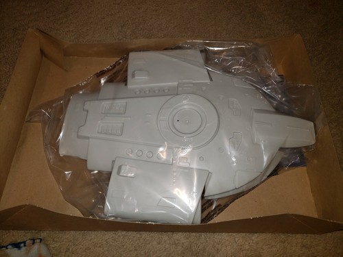 Star Trek Deep Space Nine U.S.S. Defiant AMT  Model Kit 8255 open as is space