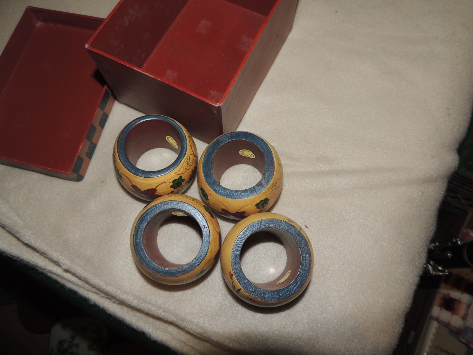 Saparna Napkin Rings Box Set of 4 Hand Painted Folk Art Style FLOWERS NWOT