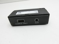 Audi A4 8W B9 15-19 USB AUX Anschlussbuchse AMI Interface Audi A4 8W B9 15-19 08.08.2017 8W0035726 gebraucht Vorschau 2