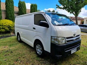 Тойота hiace 2011