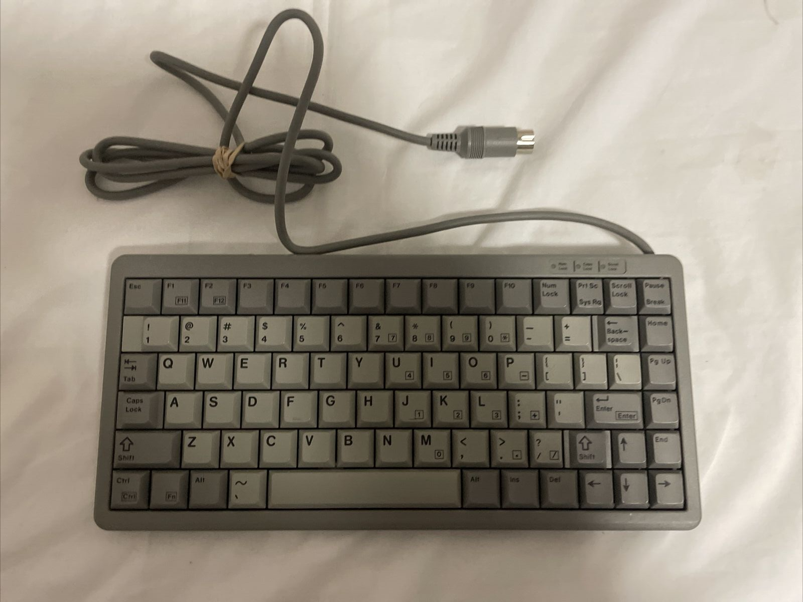 Vintage CHERRY Keyboard QWERTY 5 Pin Male Connector Model: ML4100 - e575