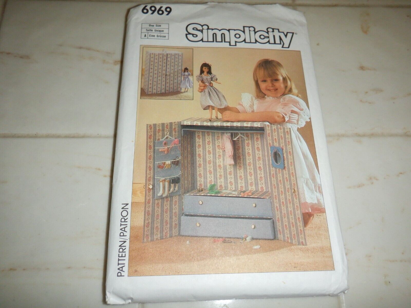 * SIMPLICITY Pattern 6969  Portable Closet for Doll's Wardrobe Barbie,, uncut