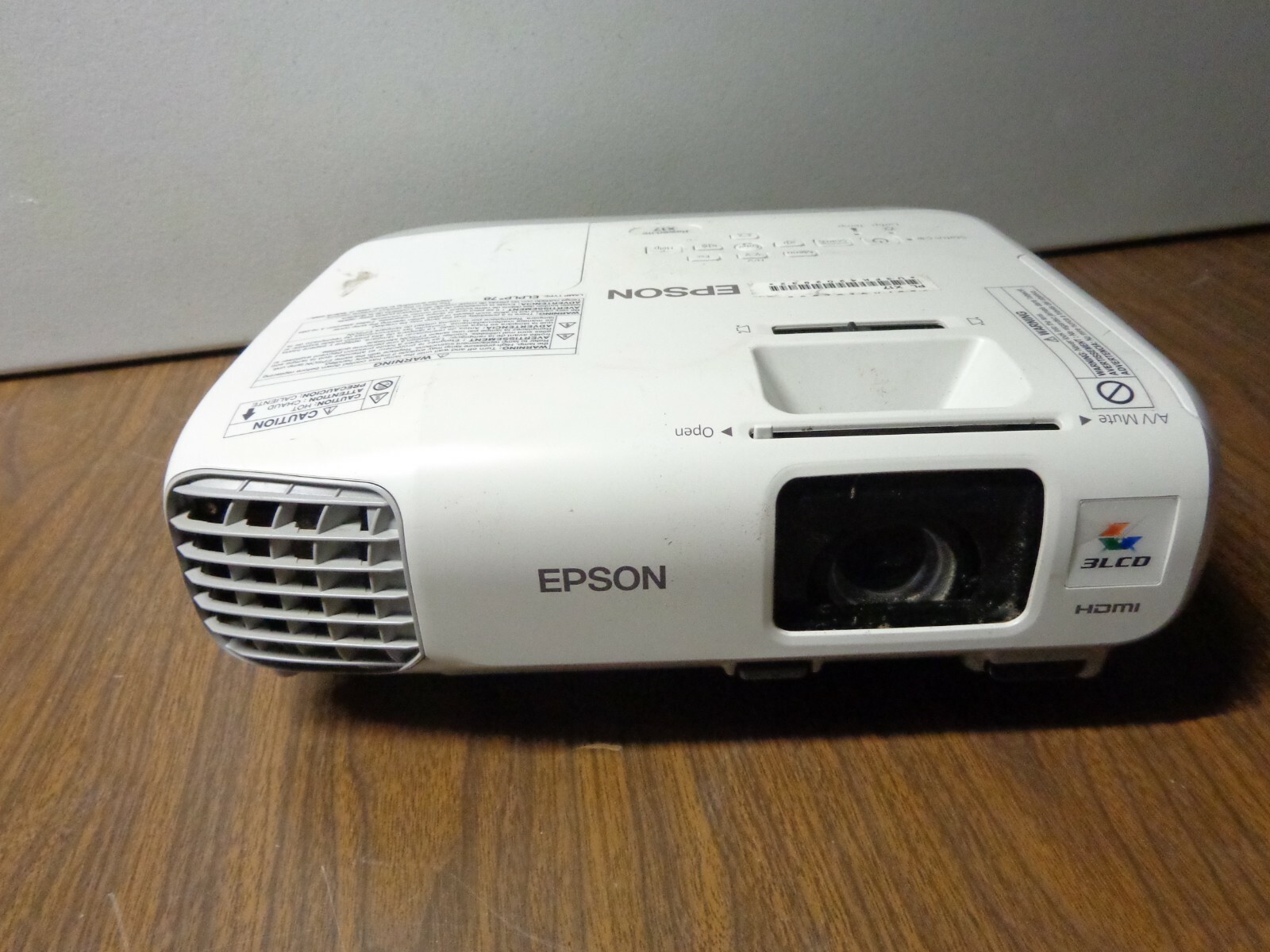 Epson POWERLITE X17 XGA 3 LCD Projector 3000Hrs H569A (Burnt Epson POWERLITE X17 XGA 3 LCD Projector 3000Hrs H569A (Burnt