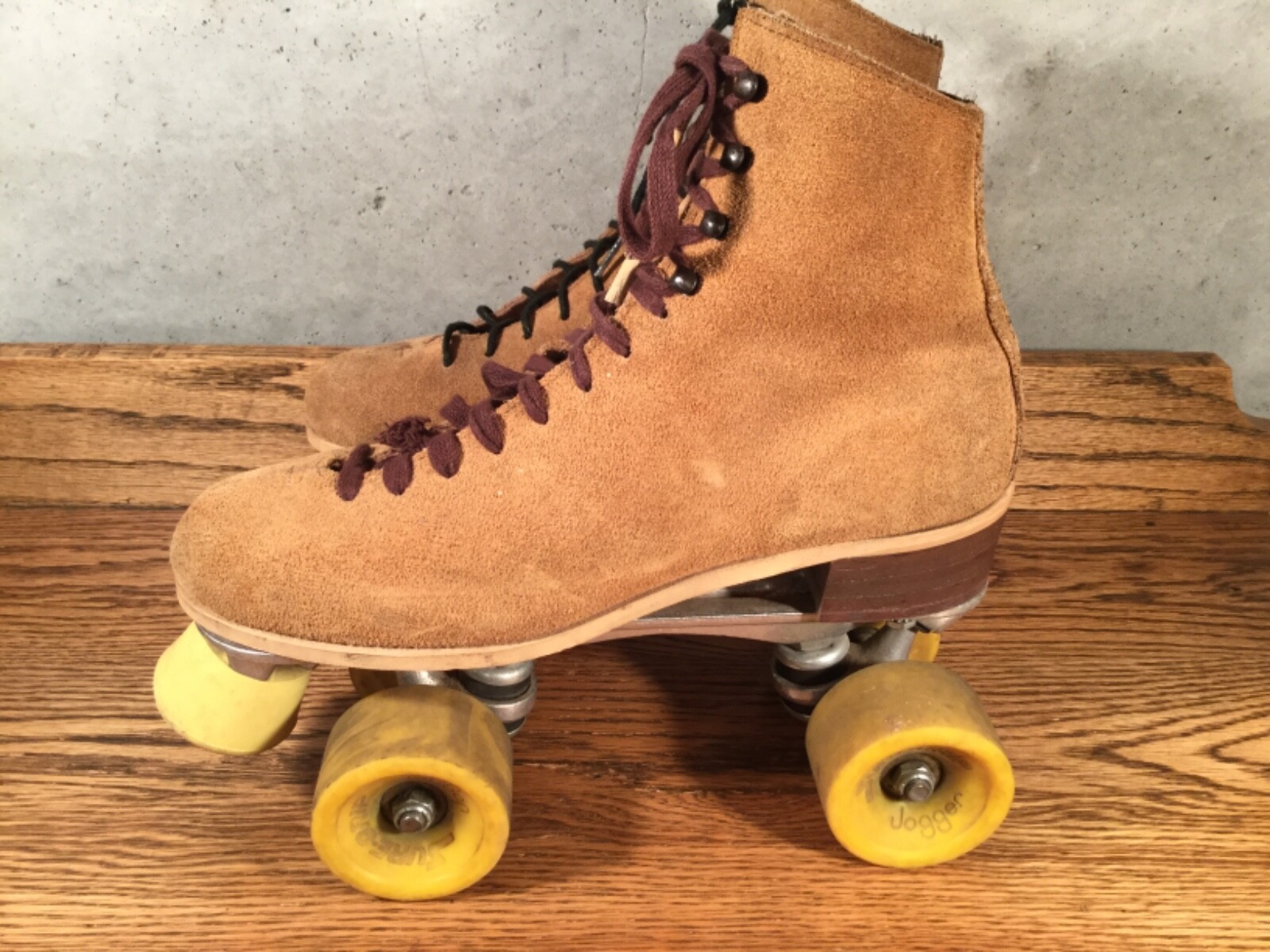 suede skates