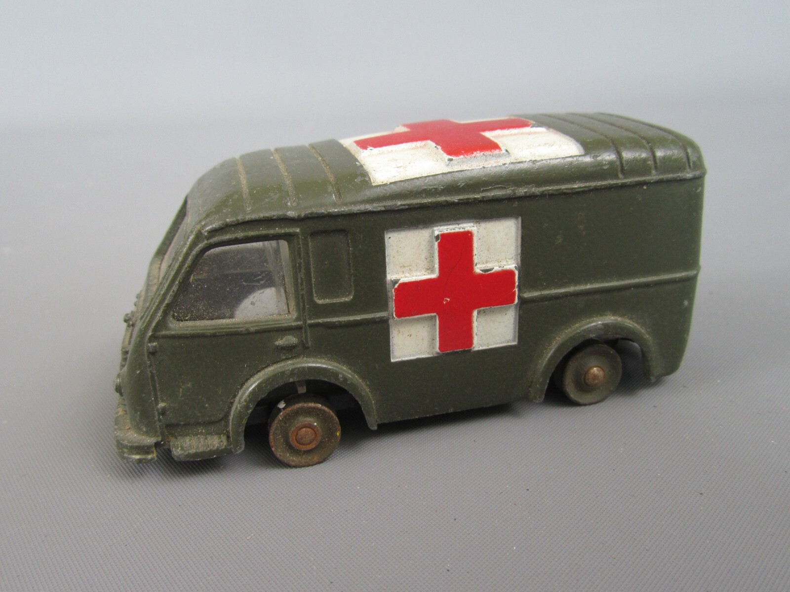 B430 Vintage 1960 Dinky 80F France Renault Ambulance Carrier