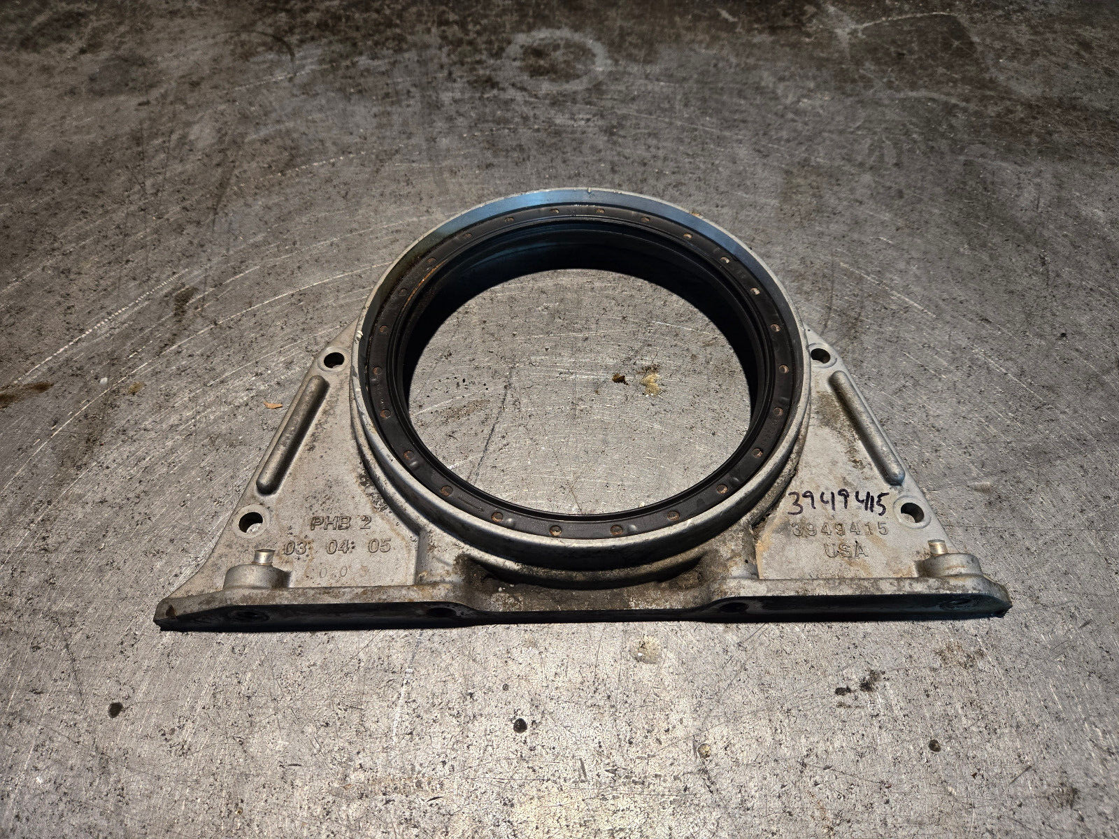 5.9l cummins rear main seal retainer 3949415 - Picture 1 of 3