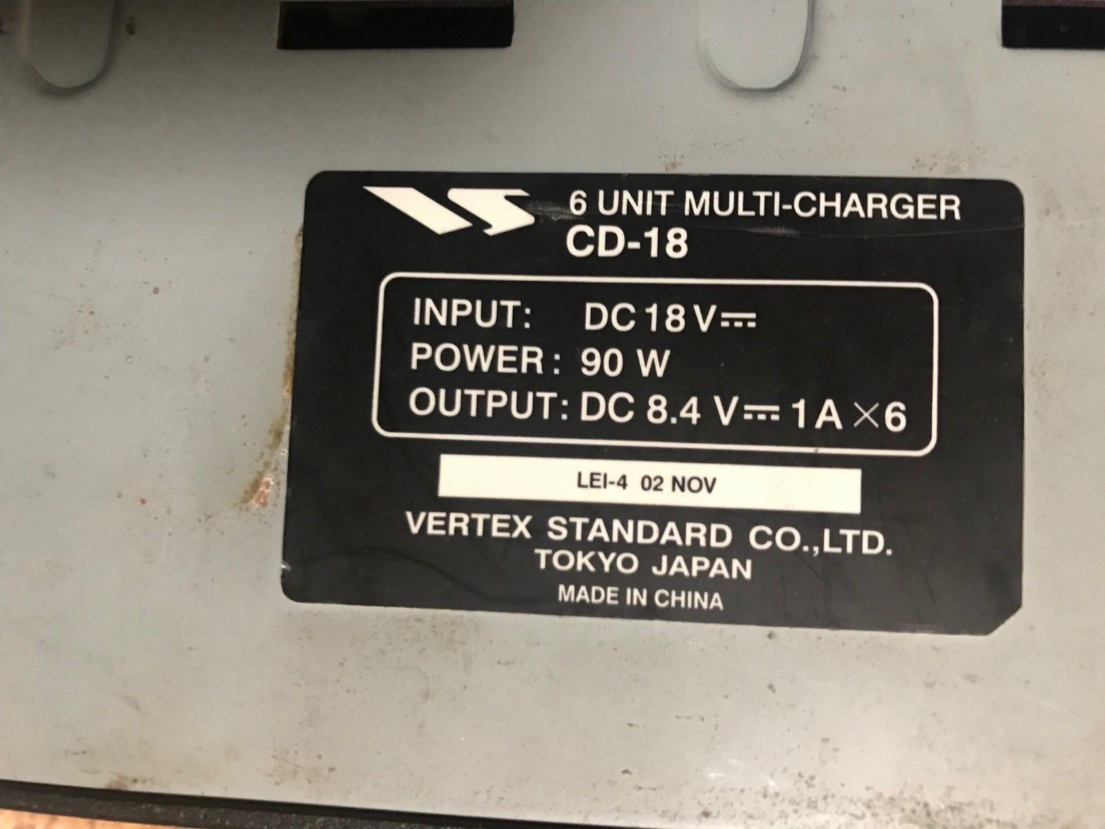 Vertex Standard 6 Bay Rapid Charger CD 18  VX 160 VX 210  NO RADIOS INCLUDED