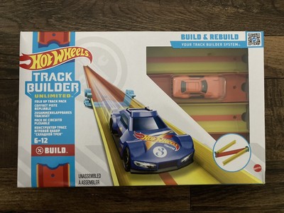 Hot Wheels Track Builder Unlimited - Fold Up Track Pack with Car