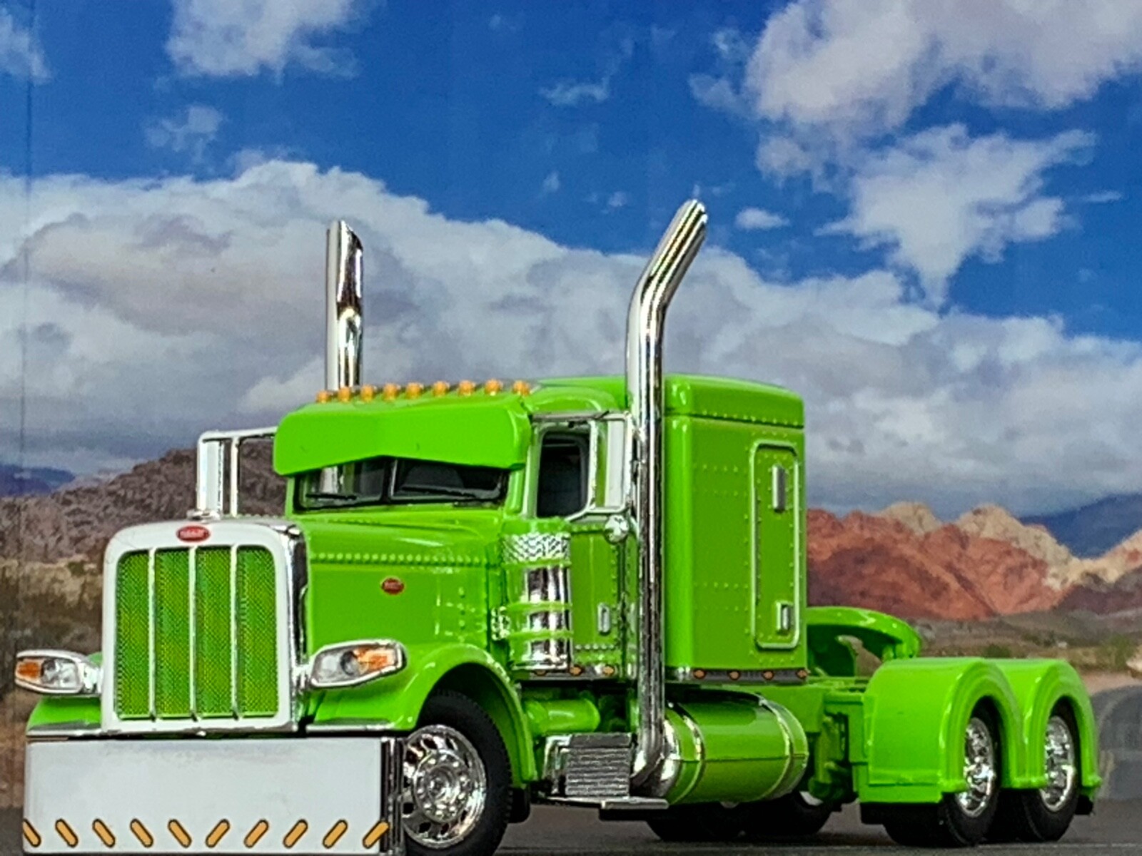 1/64 DCP LIME GREEN PETERBILT 389 W/ 63" FLAT TOP SLEEPER